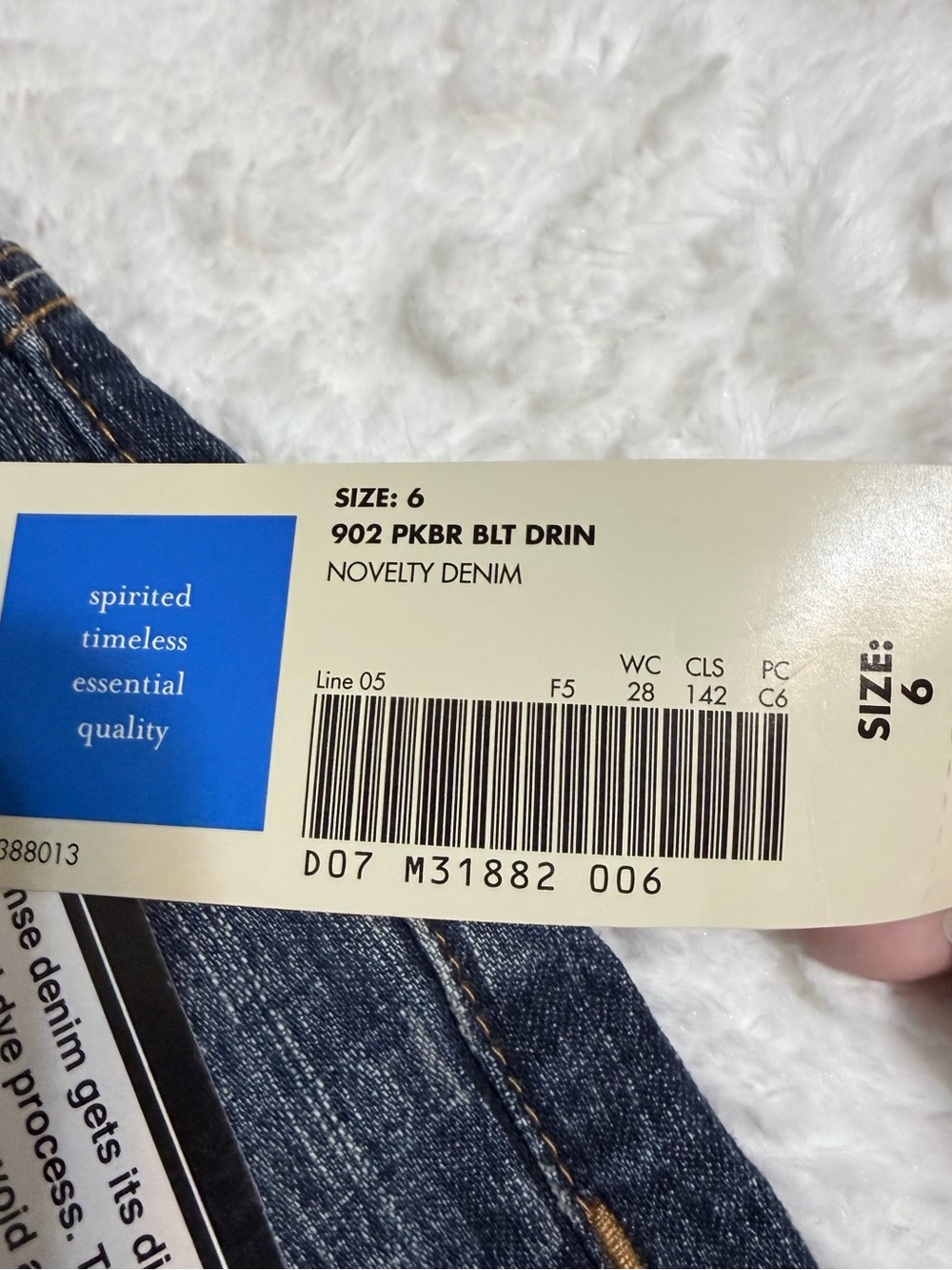 Covington Women's Dark Blue Flare Jeans with Pink Striped Belt - Size 6 - Picture 8 of 16